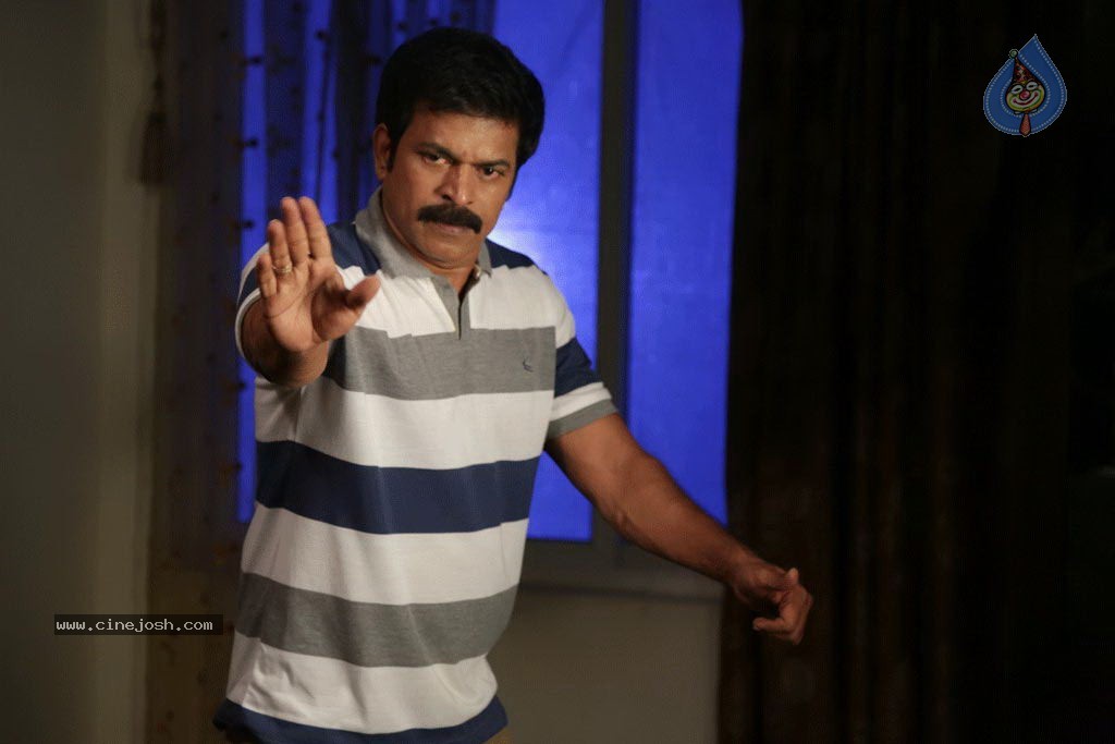 Priyamudan Priya Tamil Movie Stills - 28 / 111 photos