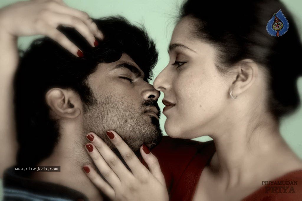Priyamudan Priya Tamil Movie Stills - 30 / 111 photos