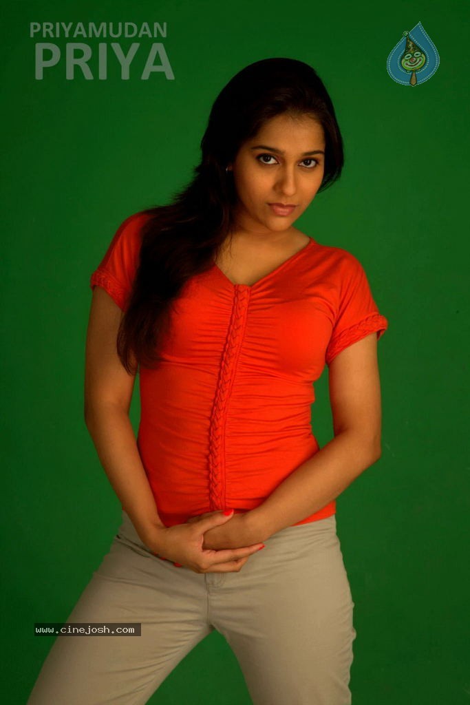 Priyamudan Priya Tamil Movie Stills - 41 / 111 photos