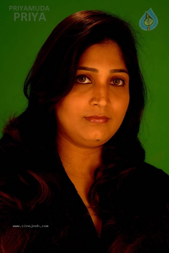 Priyamudan Priya Tamil Movie Stills - 42 / 111 photos