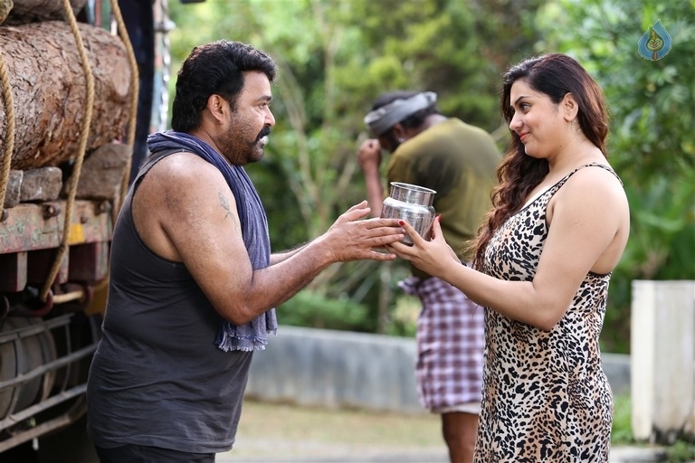 Pulimurugan Tamil Movie Photos - 44 / 47 photos