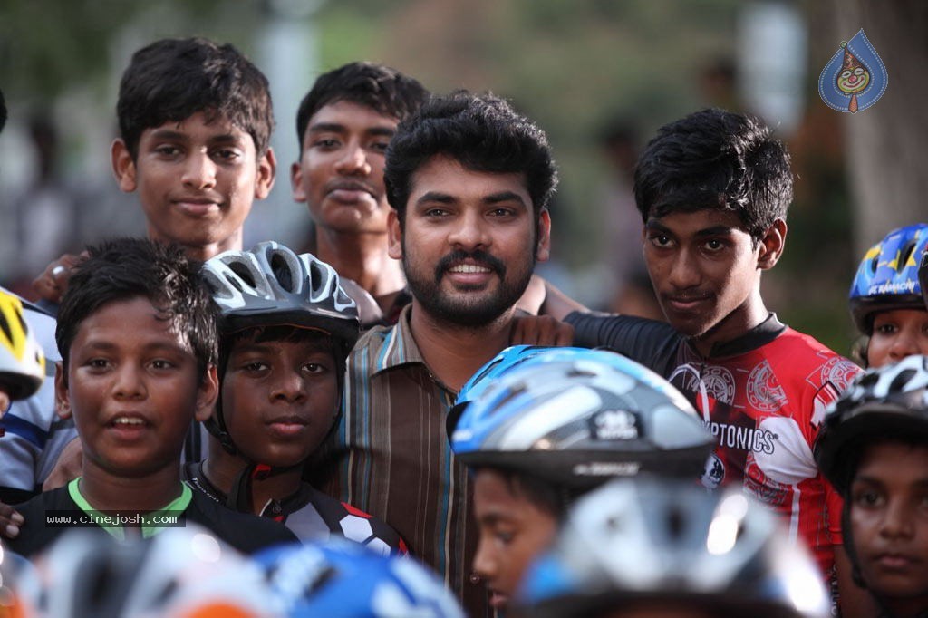 Pulivaal Tamil Movie Stills - 36 / 88 photos