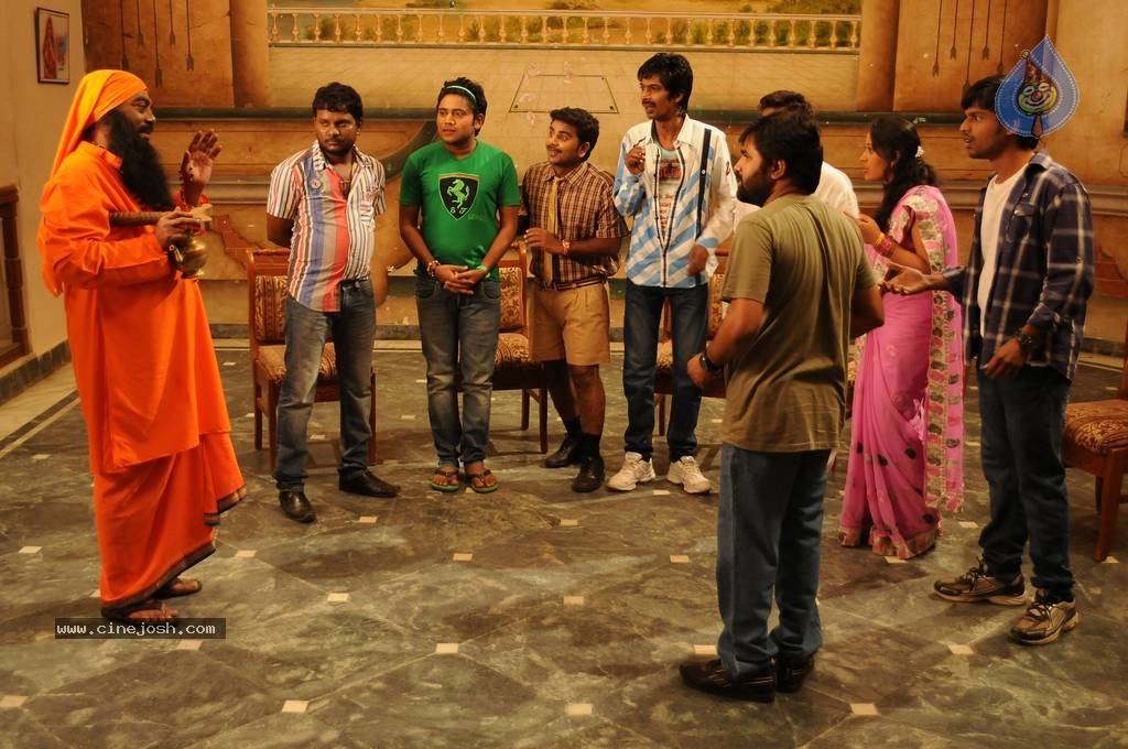 Putukku Jara Jara Dubukku Me Movie Stills n Walls - 26 / 42 photos