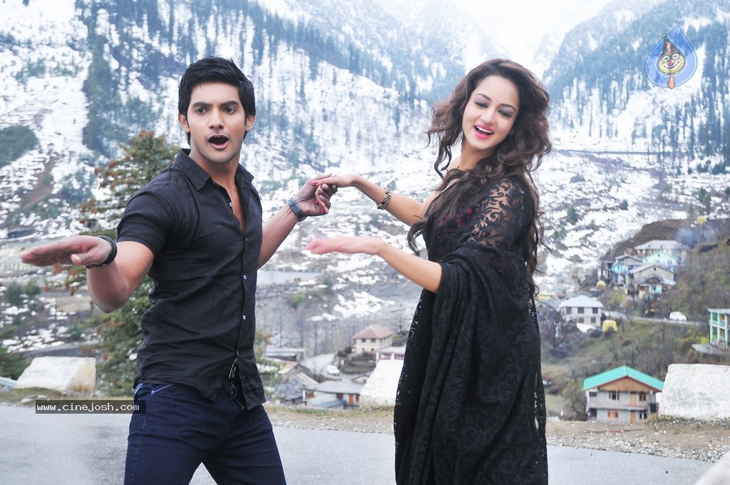 Pyar Mein Padipoyane New Photos - 4 / 6 photos