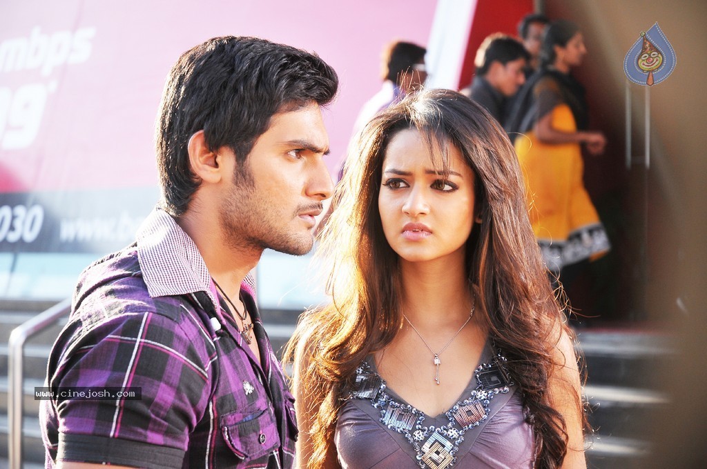 Pyar Mein Padipoyane New Pics - 8 / 10 photos