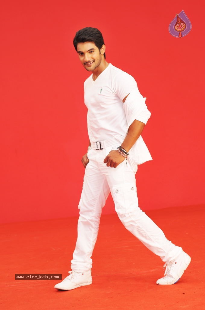 Pyar Mein Padipoyane New Stills - 32 / 39 photos