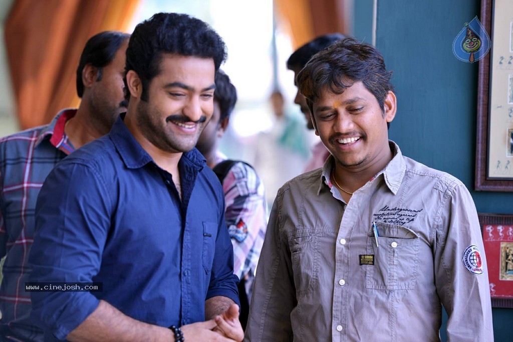 Rabhasa Movie Photos - 2 / 7 photos