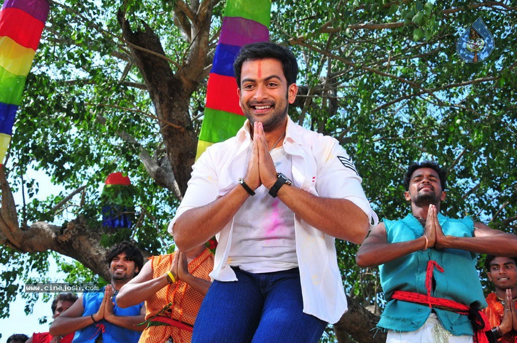 Raja Pokkiri Raja Tamil Movie Stills - 44 / 71 photos