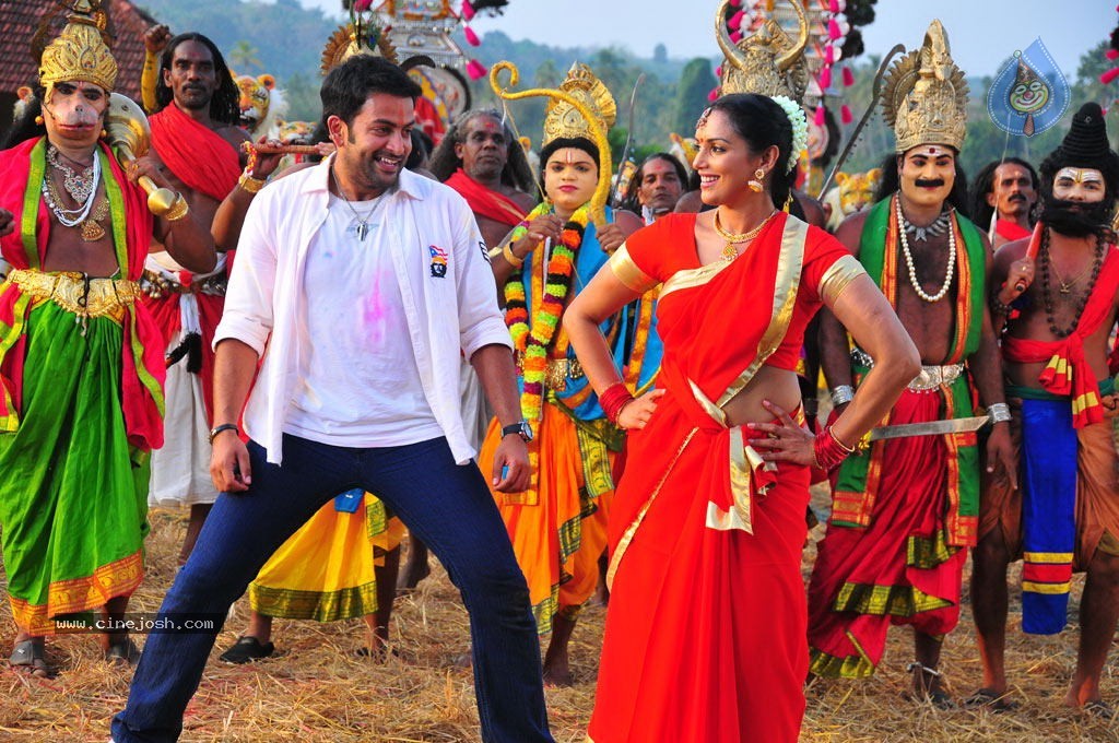 Raja Pokkiri Raja Tamil Movie Stills - 51 / 71 photos