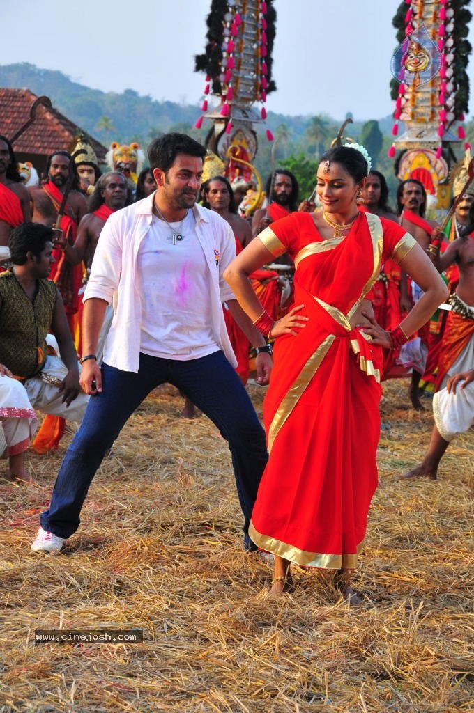 Raja Pokkiri Raja Tamil Movie Stills - 58 / 71 photos