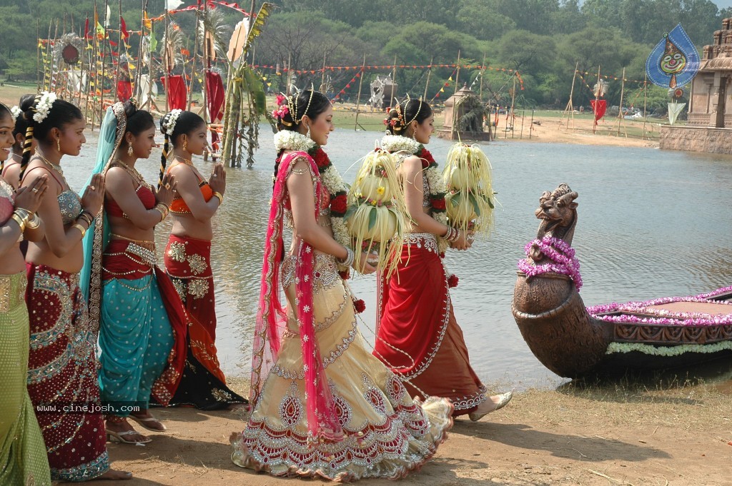 Rajakota Rahasyam Movie Photos - 16 / 148 photos