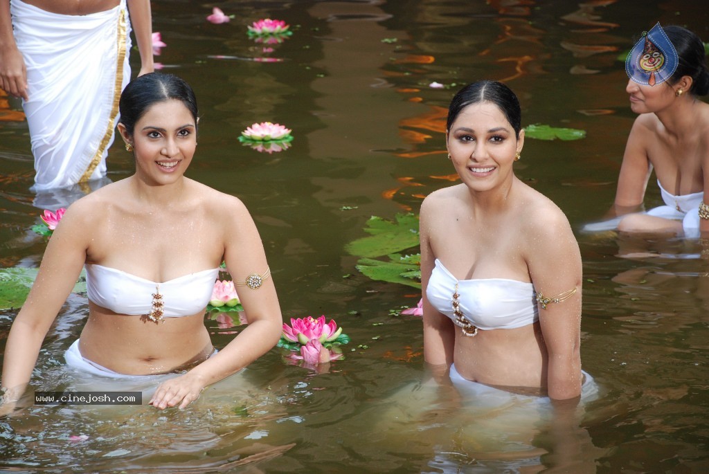 Rajakota Rahasyam Movie Photos - 107 / 148 photos