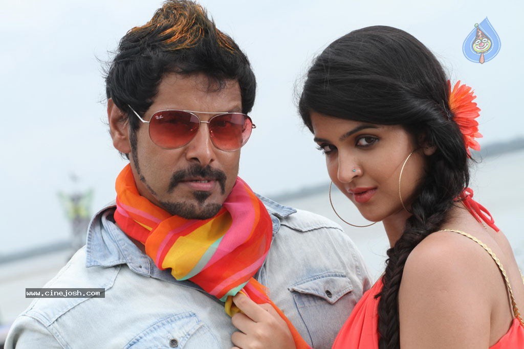 Rajapattai Tamil Movie Stills - 5 / 26 photos