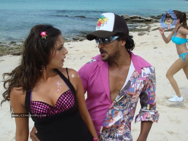 Rajini From Rajahmundry Movie Stills - 7 / 41 photos