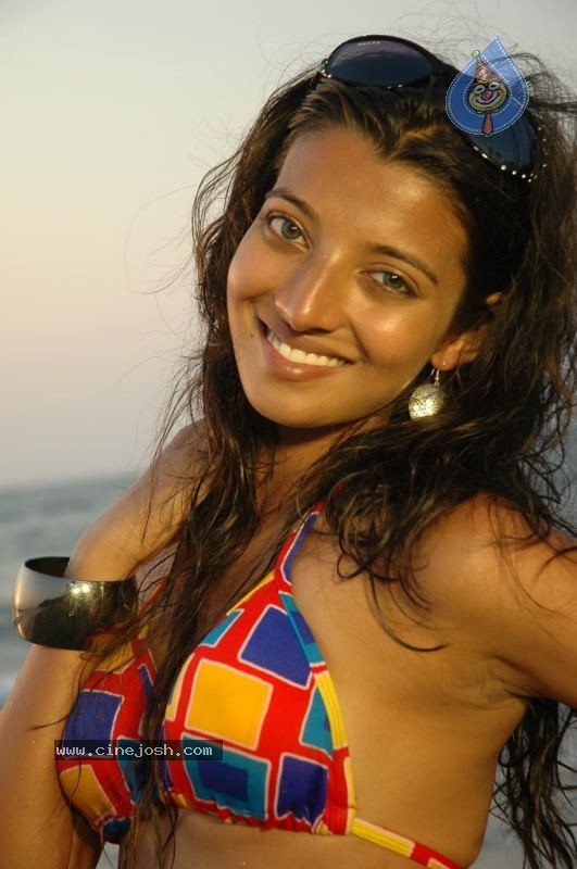 Rakshana Movie Stills  - 14 / 54 photos