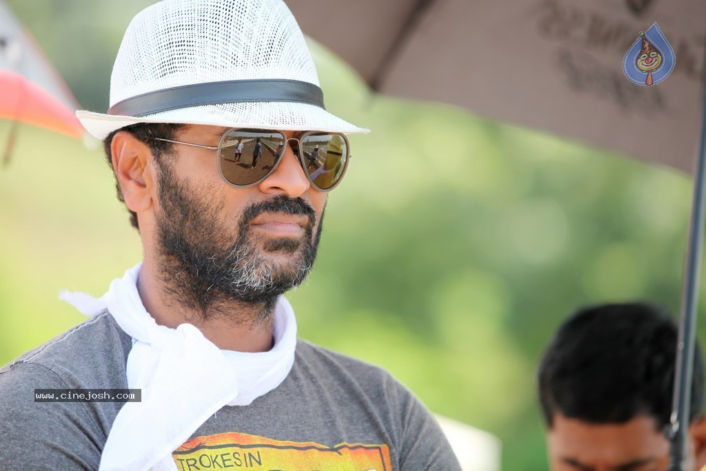 Ramaiya Vastavaiya Stills n Posters - 13 / 283 photos