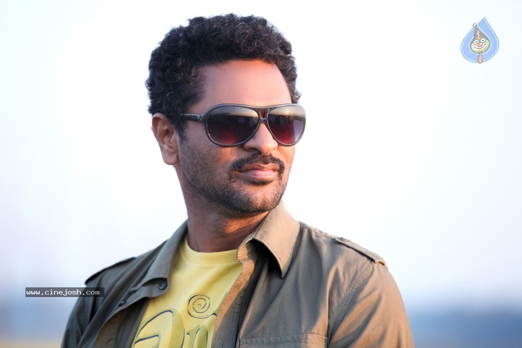 Ramaiya Vastavaiya Stills n Posters - 32 / 283 photos