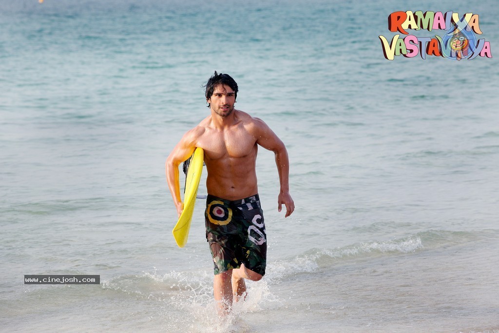 Ramaiya Vastavaiya Stills n Posters - 71 / 283 photos