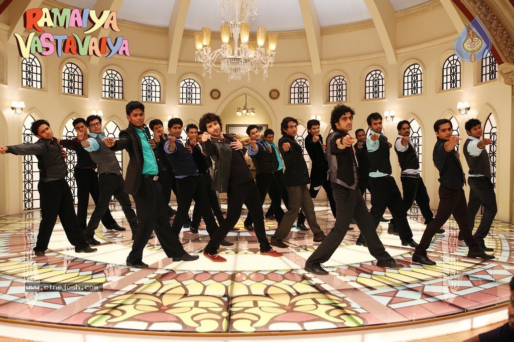 Ramaiya Vastavaiya Stills n Posters - 79 / 283 photos