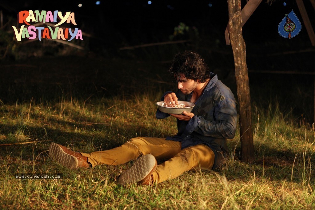 Ramaiya Vastavaiya Stills n Posters - 80 / 283 photos