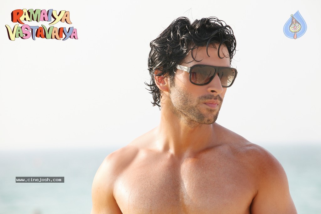 Ramaiya Vastavaiya Stills n Posters - 91 / 283 photos