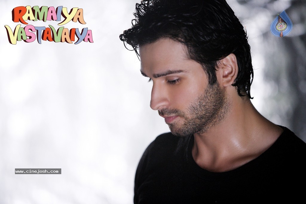 Ramaiya Vastavaiya Stills n Posters - 96 / 283 photos