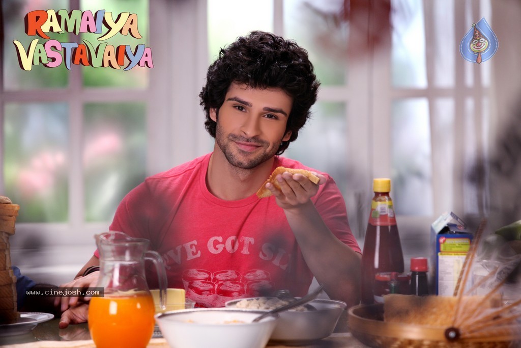 Ramaiya Vastavaiya Stills n Posters - 100 / 283 photos