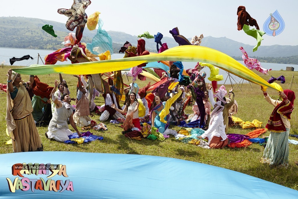 Ramaiya Vastavaiya Stills n Posters - 113 / 283 photos