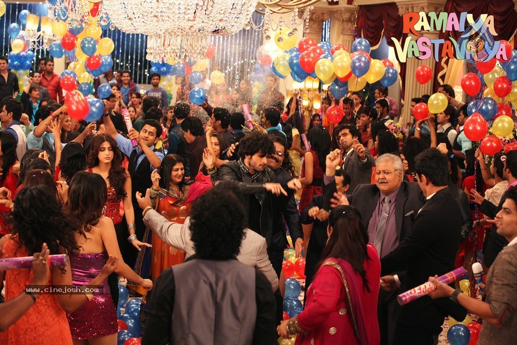 Ramaiya Vastavaiya Stills n Posters - 116 / 283 photos