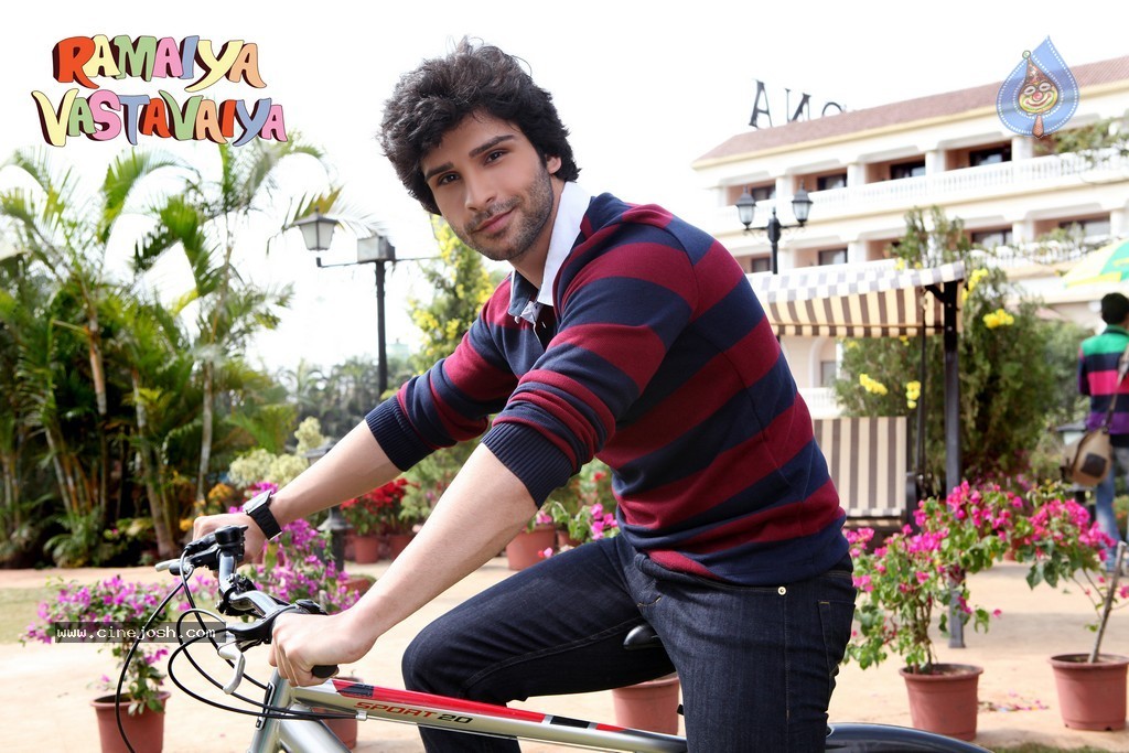 Ramaiya Vastavaiya Stills n Posters - 125 / 283 photos