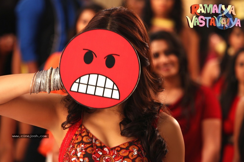 Ramaiya Vastavaiya Stills n Posters - 134 / 283 photos