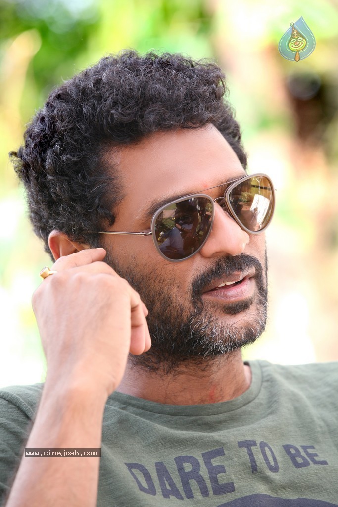 Ramaiya Vastavaiya Stills n Posters - 140 / 283 photos