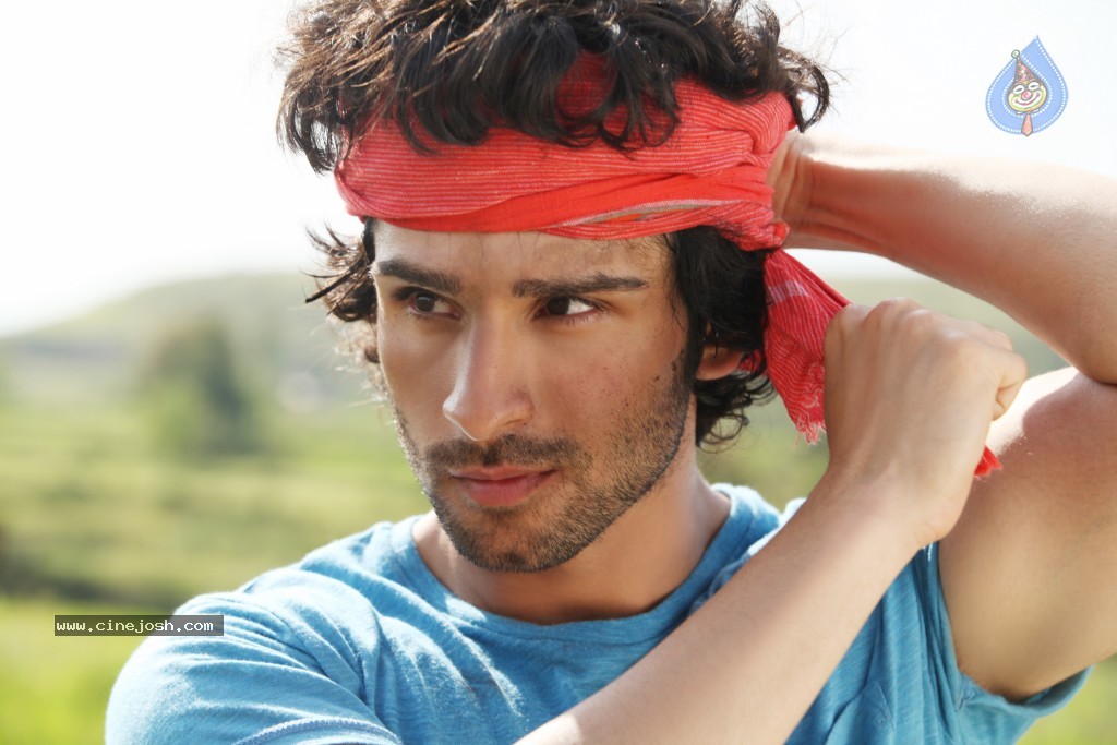 Ramaiya Vastavaiya Stills n Posters - 162 / 283 photos