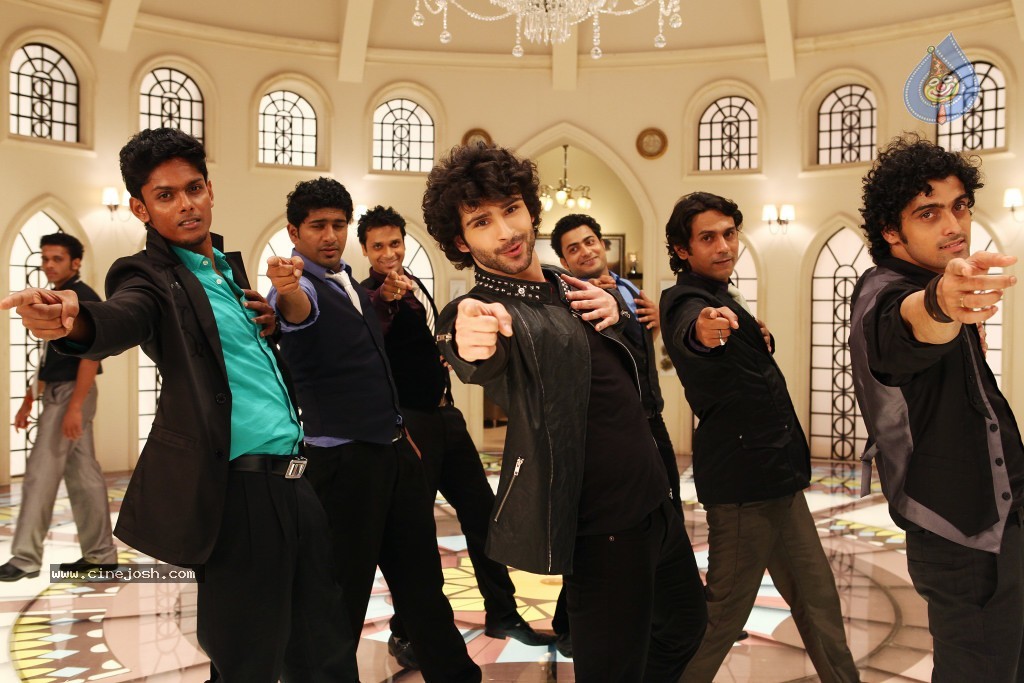 Ramaiya Vastavaiya Stills n Posters - 193 / 283 photos