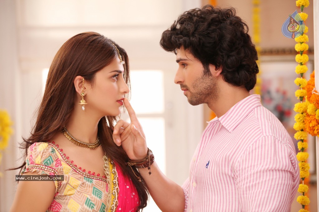 Ramaiya Vastavaiya Stills n Posters - 202 / 283 photos