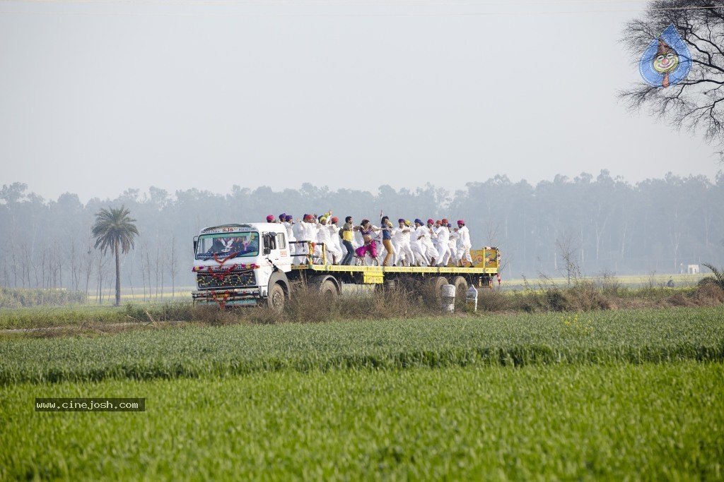 Ramaiya Vastavaiya Stills n Posters - 233 / 283 photos