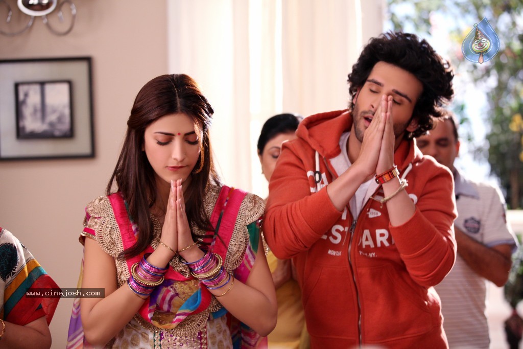 Ramaiya Vastavaiya Stills n Posters - 237 / 283 photos