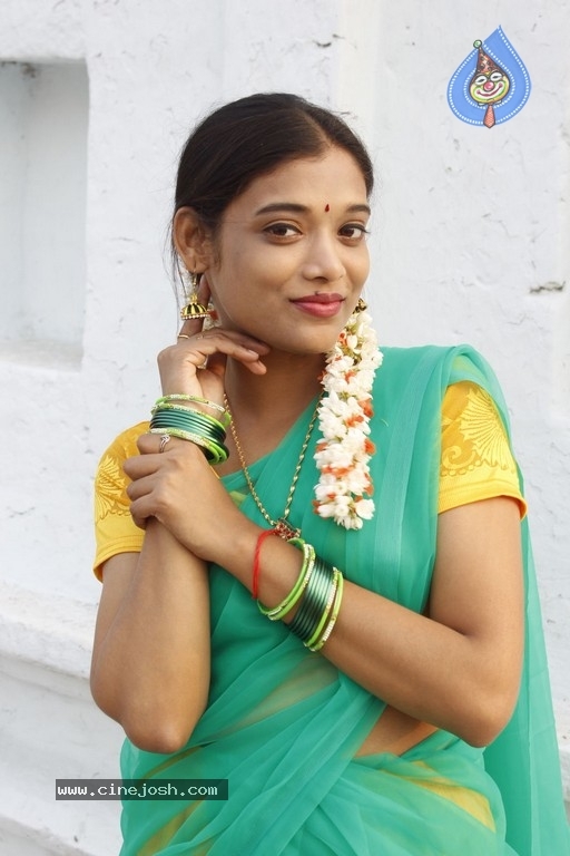 Rangeela Movie Photos and Posters - 25 / 40 photos