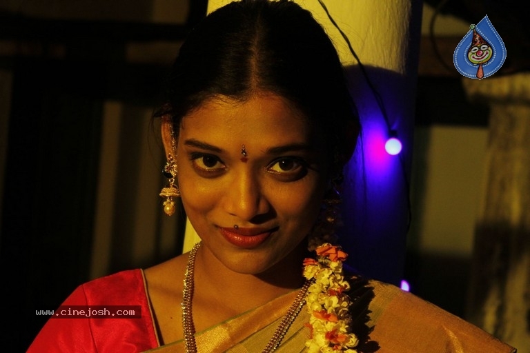 Rangeela Movie Photos and Posters - 26 / 40 photos