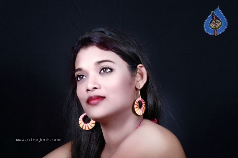 Rangeela Movie Stills And Posters - 1 / 44 photos