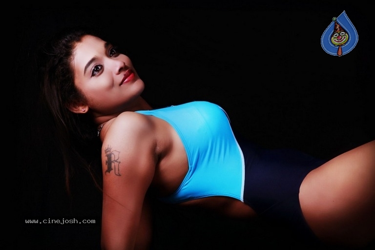 Rangeela Movie Stills And Posters - 7 / 44 photos