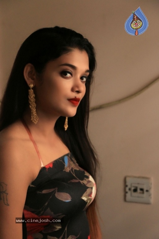 Rangeela Movie Stills And Posters - 30 / 44 photos