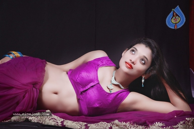 Rangeela Movie Stills And Posters - 34 / 44 photos