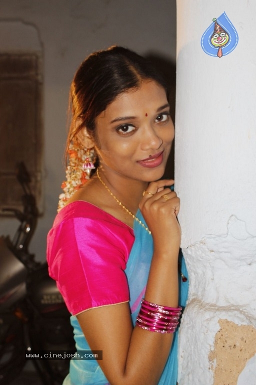 Rangeela Movie Stills And Posters - 37 / 44 photos