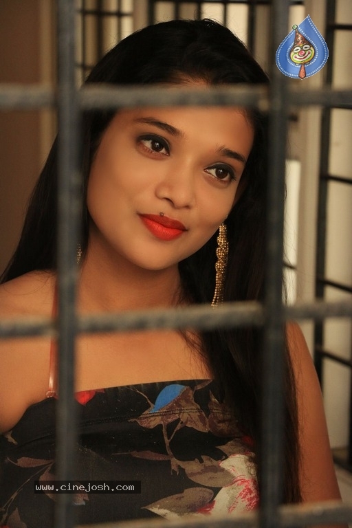 Rangeela Movie Stills And Posters - 39 / 44 photos