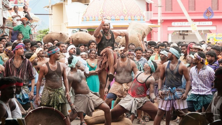 Rayudu Movie Latest Photos - 17 / 35 photos