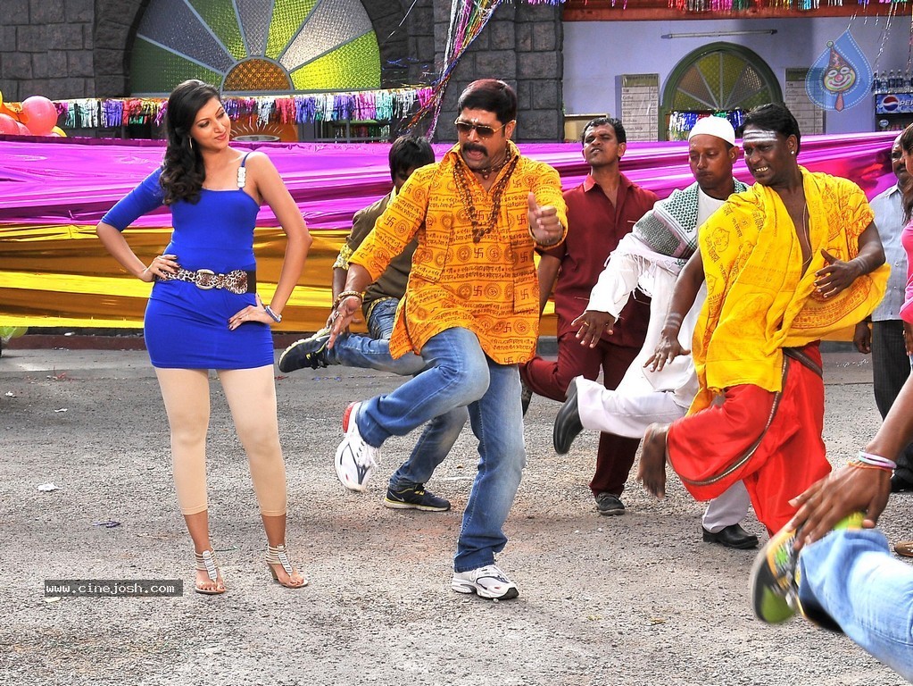 Real Star Movie Stills n Posters - 13 / 16 photos