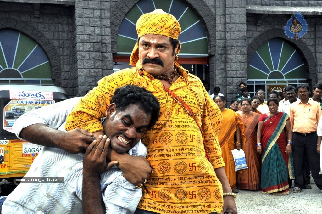 Real Star Movie Walls - 8 / 13 photos