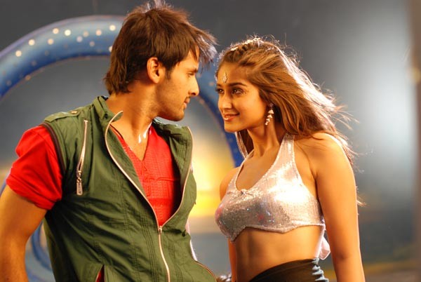 Rechipo Movie Stills Latest - Nitin - Ileana - 15 / 23 photos