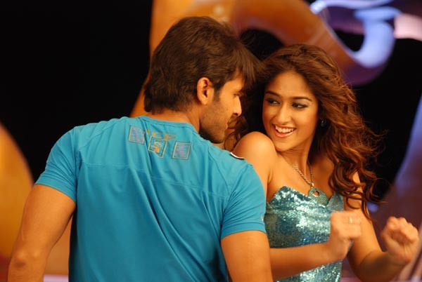 Rechipo Movie Stills Latest - Nitin - Ileana - 23 / 23 photos